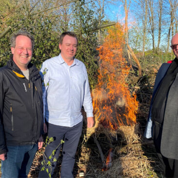 Osterfeuer an der Schützenscheune